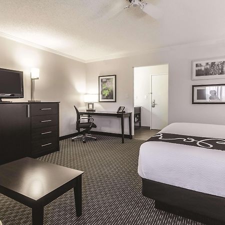 Hotel La Quinta By Wyndham Cleveland - Airport North Esterno foto