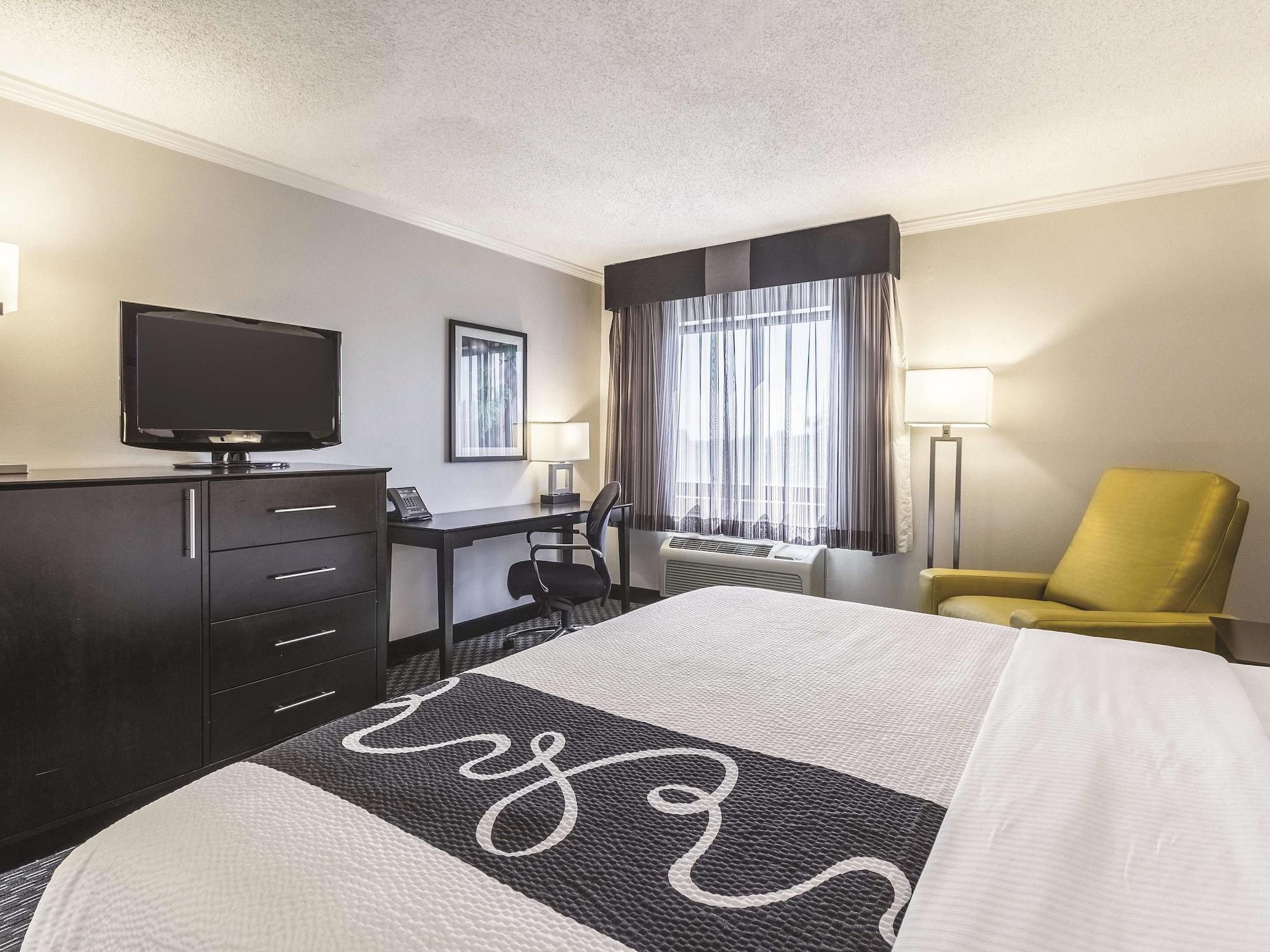 Hotel La Quinta By Wyndham Cleveland - Airport North Esterno foto