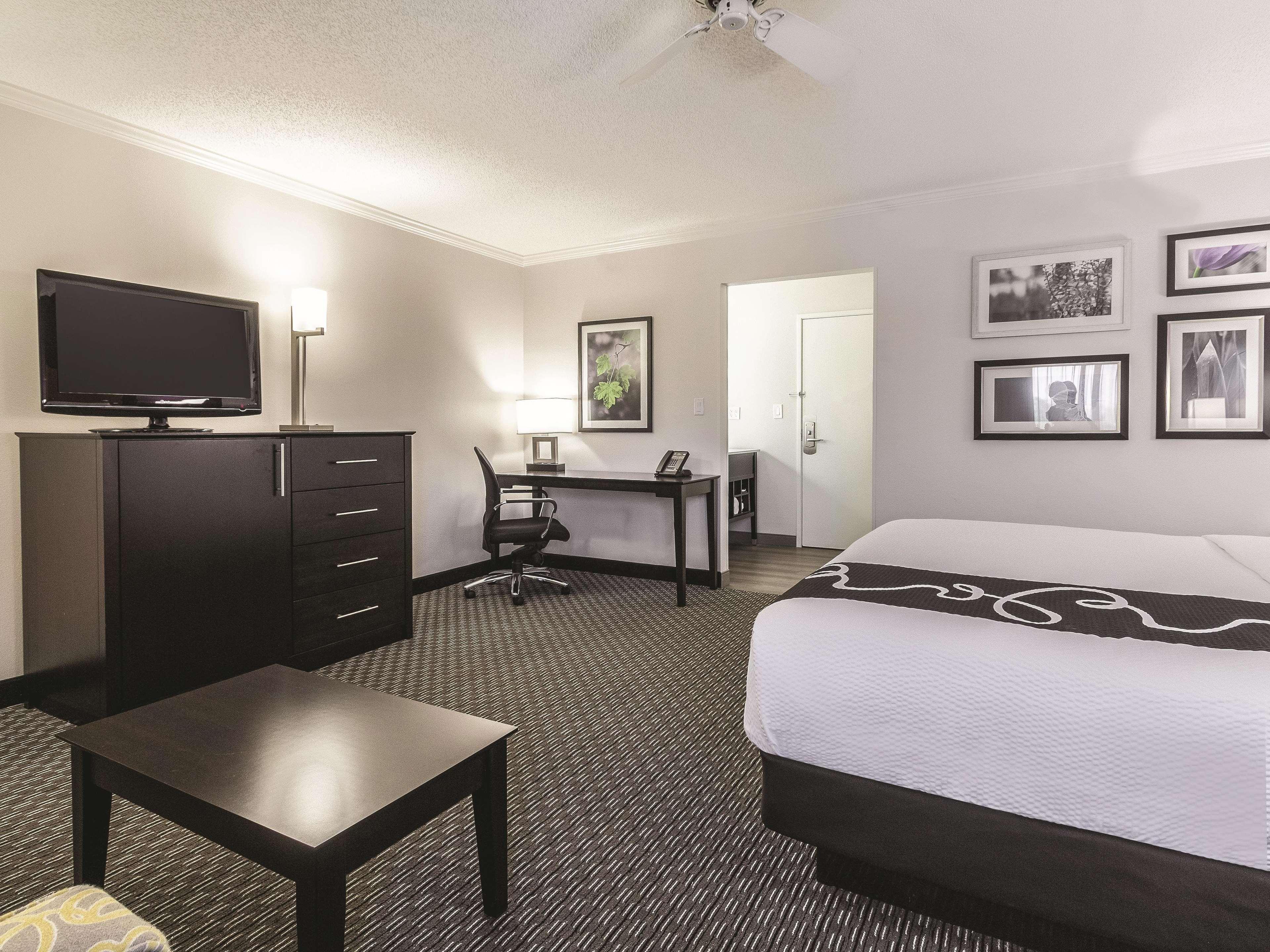Hotel La Quinta By Wyndham Cleveland - Airport North Esterno foto