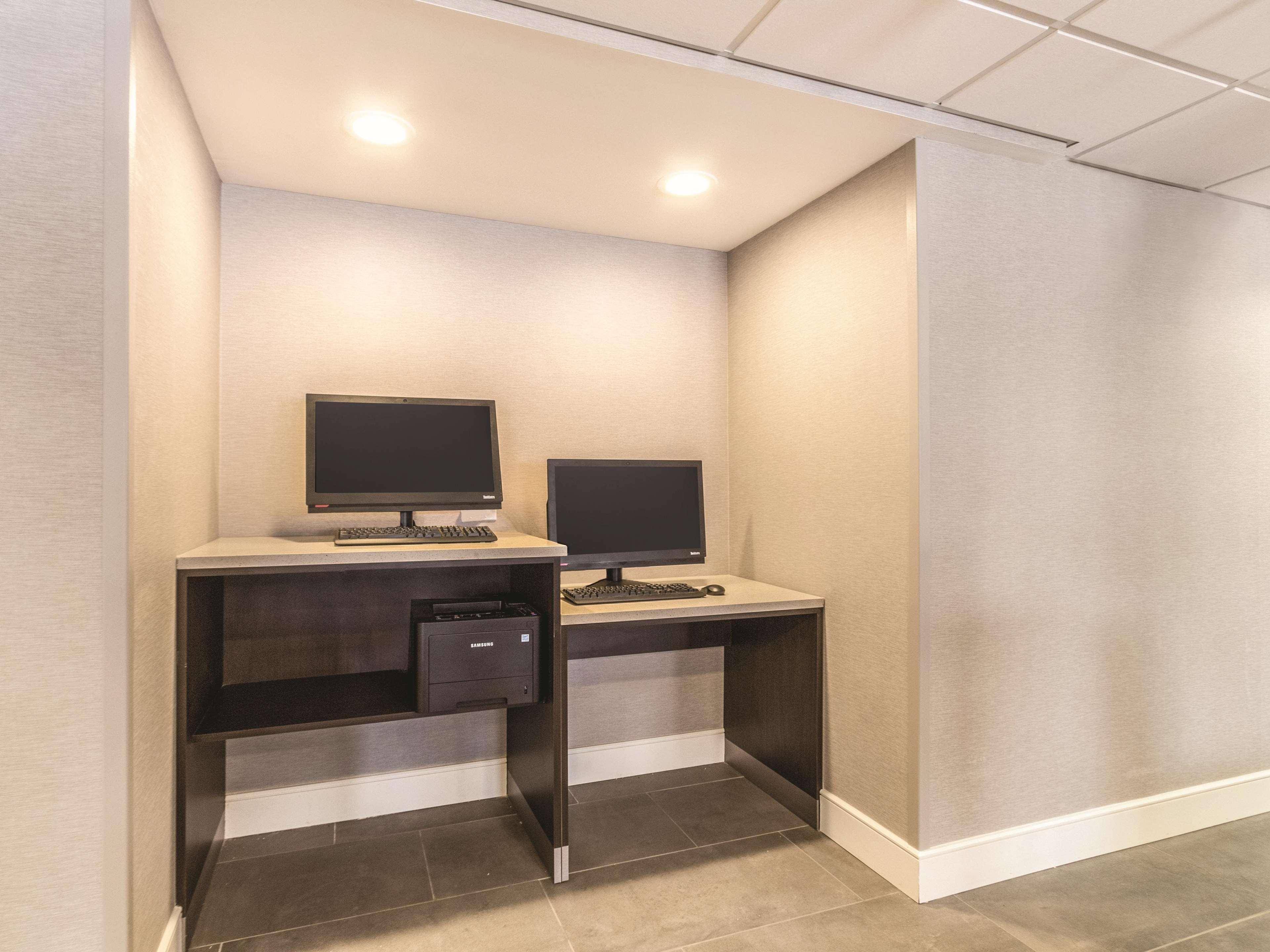 Hotel La Quinta By Wyndham Cleveland - Airport North Esterno foto