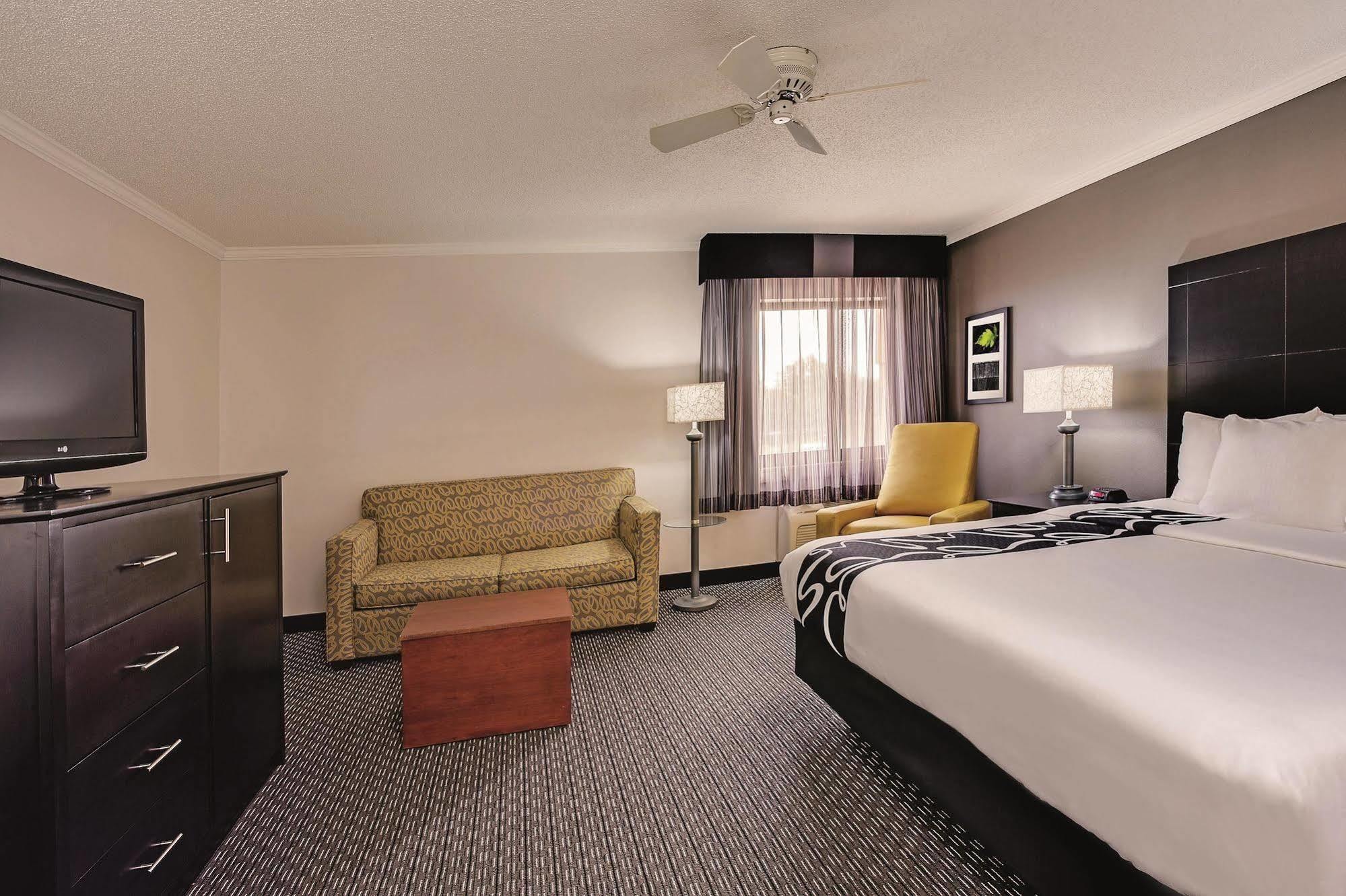 Hotel La Quinta By Wyndham Cleveland - Airport North Esterno foto